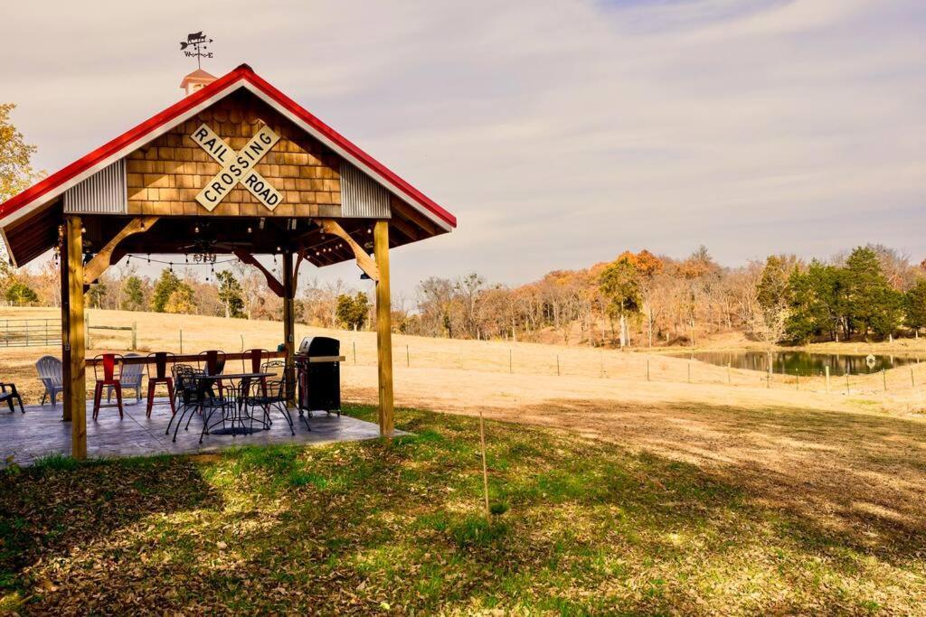 Bourbon Trail: Caboose On The Farm Villa Lawrenceburg Dış mekan fotoğraf